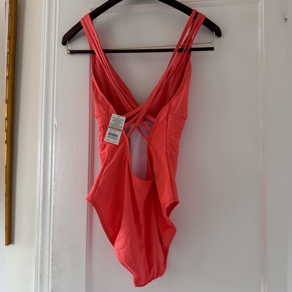 La Blanca Island Goddess Tummy-Control Strappy One-Piece Swimsuit - Picture 5 of 15